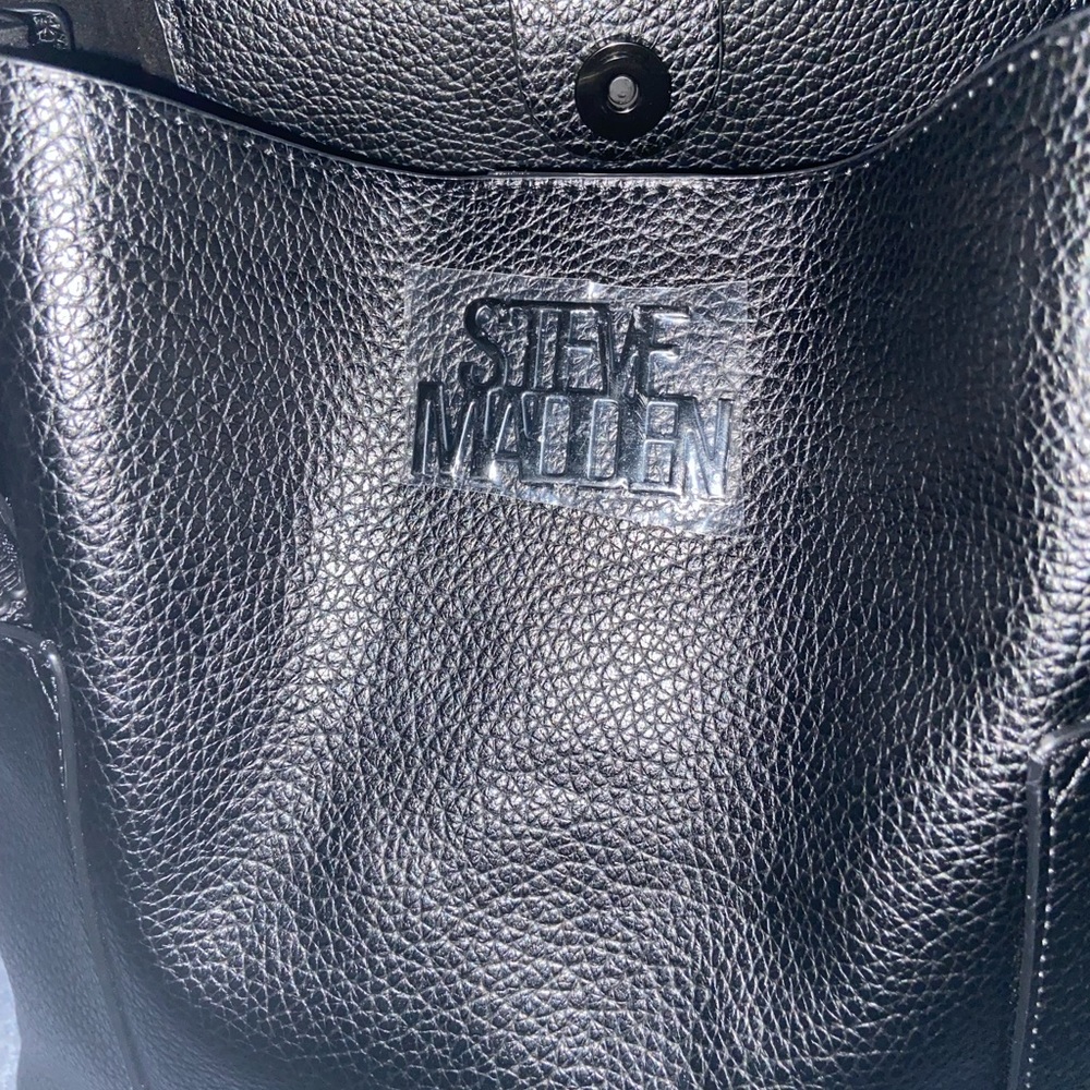 Authentic, medium, Steve Madden, shoulder bag with coin purse tags